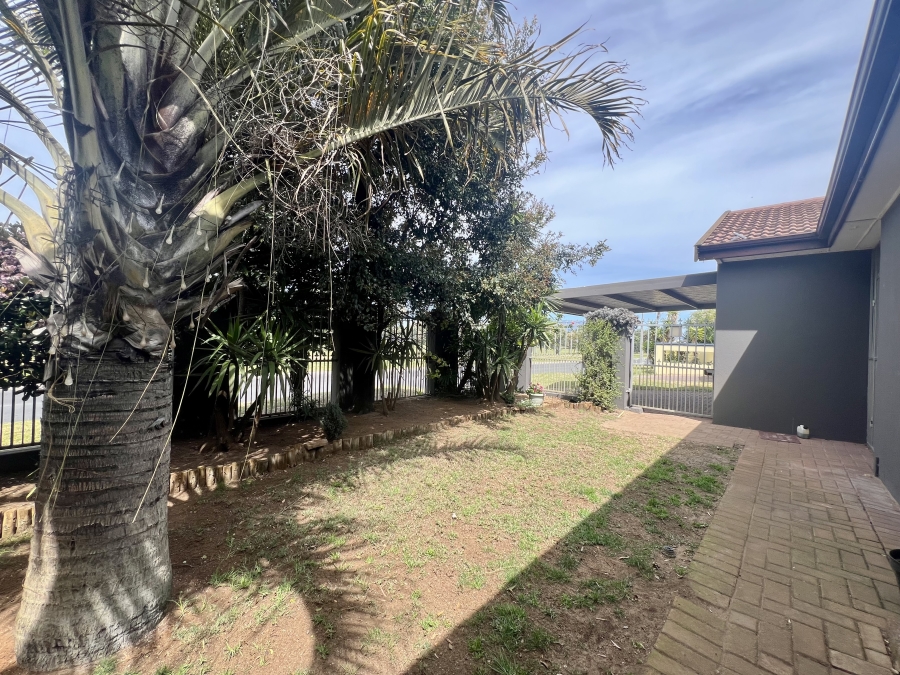 5 Bedroom Property for Sale in Parklands Western Cape